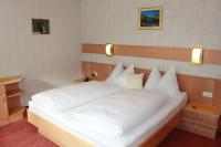 Łóżko lub łóżka w pokoju w obiekcie Hotel Garni Waldhof - Wohlfühlen am Lech