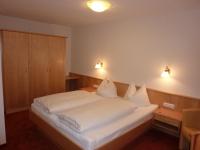 Łóżko lub łóżka w pokoju w obiekcie Hotel Garni Waldhof - Wohlfühlen am Lech