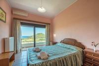 Postel nebo postele na pokoji v ubytování Blue Bay Hotel