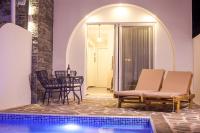 Bazén v ubytovaní Alexander Studios & Suites - Adults Only alebo v jeho blízkosti