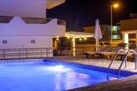 Bazén v ubytovaní Alexander Studios & Suites - Adults Only alebo v jeho blízkosti