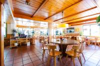 Hotel Sonneにあるレストランまたは飲食店