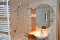 Salle de bains dans l&#39;établissement Hotel Alpina nature-wellness