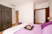 Postel nebo postele na pokoji v ubytování Town House Cas Decu
