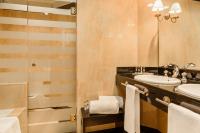 A bathroom at Eurostars Gran Hotel Santiago