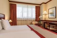 A bed or beds in a room at Eurostars Gran Hotel Santiago