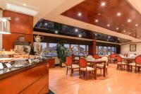 A seating area at Eurostars Gran Hotel Santiago