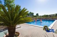 Bazén v ubytování Hotel Darsena nebo v jeho okolí