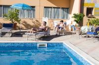 Bazén v ubytování Hotel Darsena nebo v jeho okolí