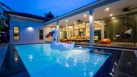 Bazén v ubytování Villa Navin Premiere Pool Villa nebo v jeho okolí