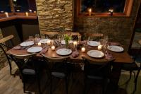 Restaurace v ubytování Pinus Villas Lodge with Private Jacuzzi & Phyto-Sauna Retreat