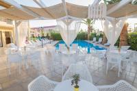 Bazén v ubytování Creta Aquamarine Hotel nebo v jeho okolí
