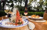 Jídlo v hotelu nebo okolí