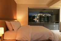 Posteľ alebo postele v izbe v ubytovaní Acropolis View Luxury Apartment