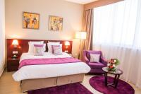 V Hotel Fujairahにあるベッド