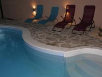 Basen w obiekcie Apartments Vila Moli lub w pobliżu