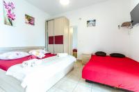 Posteľ alebo postele v izbe v ubytovaní Apartments Nives Suhi Potok