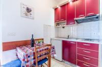 Kuchyňa alebo kuchynka v ubytovaní Apartments Nives Suhi Potok
