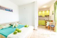 Posteľ alebo postele v izbe v ubytovaní Apartments Nives Suhi Potok