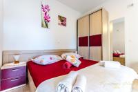 Posteľ alebo postele v izbe v ubytovaní Apartments Nives Suhi Potok