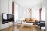 A television and/or entertainment centre at Valencia Luxury - Boutique Redonda