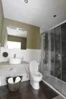 A bathroom at vivienda vieja cepa