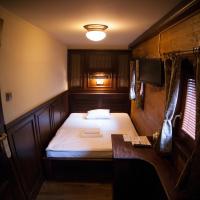 Łóżko lub łóżka w pokoju w obiekcie Boat Hotel Matylda