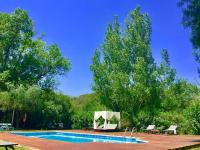 Bazén v ubytování Hotel Masia La Palma nebo v jeho okolí