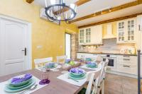 Kuchnia lub aneks kuchenny w obiekcie Holiday House Kate