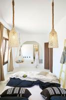 A bed or beds in a room at Le Blanc Suite