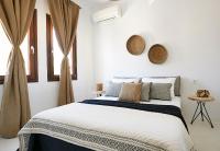 A bed or beds in a room at Le Blanc Suite