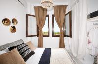 A bed or beds in a room at Le Blanc Suite