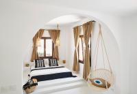 A bed or beds in a room at Le Blanc Suite