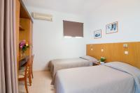 Łóżko lub łóżka w pokoju w obiekcie Christina Beach Hotel
