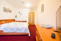 Postel nebo postele na pokoji v ubytování Hotel U Beránka Náchod