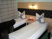 Łóżko lub łóżka w pokoju w obiekcie Hotel Garni Wolfgang