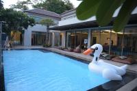 Bazén v ubytování Villa Navin Premiere Pool Villa nebo v jeho okolí