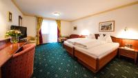 A bed or beds in a room at Hotel Kristall