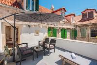 Patio alebo iná vonkajšia časť ubytovania Cindro Apartment with Terrace