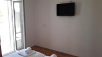 Televízia a/alebo spoločenská miestnosť v ubytovaní Villa-Apartments Karmel