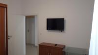 Televízia a/alebo spoločenská miestnosť v ubytovaní Villa-Apartments Karmel