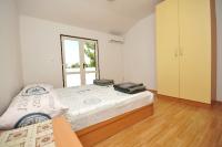 Łóżko lub łóżka w pokoju w obiekcie Apartments Renato