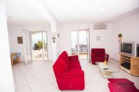 TV a/nebo společenská místnost v ubytování Apartments Adriana