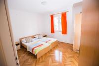 Postel nebo postele na pokoji v ubytování Apartments Adriana