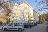 The surrounding neighborhood or a neighborhood close to a hosteleket