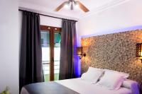 Posteľ alebo postele v izbe v ubytovaní Hostal Alhambra - Adults Only