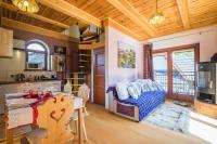 Televízia a/alebo spoločenská miestnosť v ubytovaní Apartamenty Smrekowa Tatry Zakopane