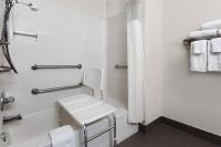 Ein Badezimmer in der Unterkunft Baymont by Wyndham Waterloo