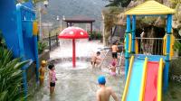 a group of children playing in a water park at Dongpo Ti Lun Hotel in Xinyi