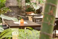 Allamanda Hotelにある庭